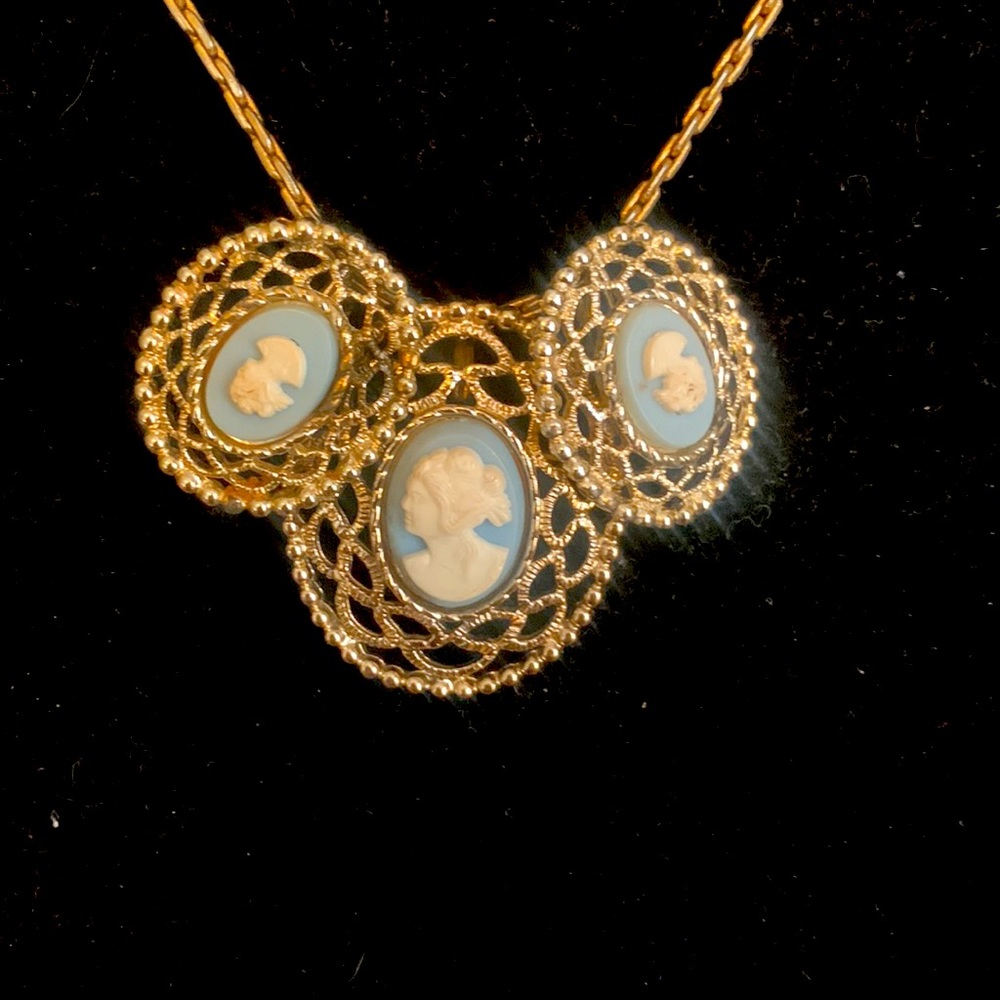 Sarah Coventry Cameo Set Signed SC! 1950s